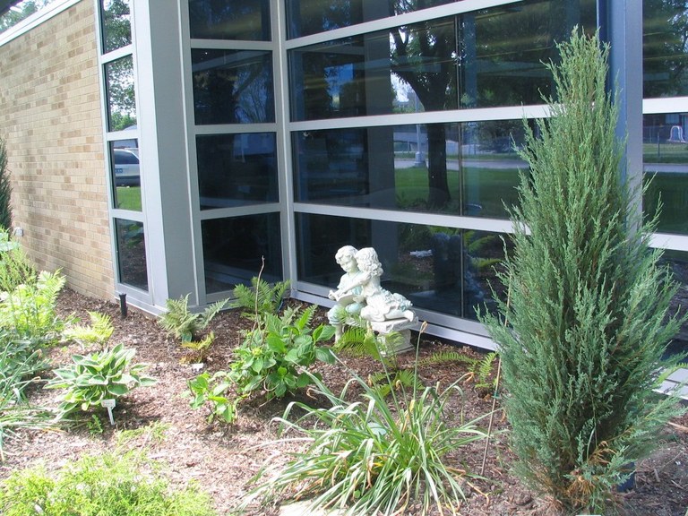 June_1_06_Library_Exterior_Kids_on_Bench.jpg