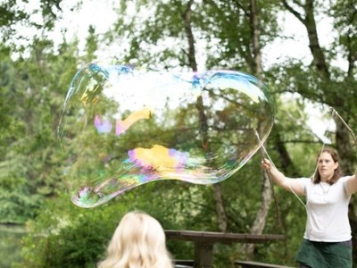Giant Bubbles with Bubble U Giant Bubbles with Bubble U